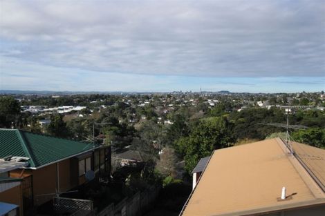 Photo of property in 1/51b Sunset Road, Totara Vale, Auckland, 0632