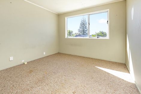 Photo of property in 15 Becker Drive, Weymouth, Auckland, 2103