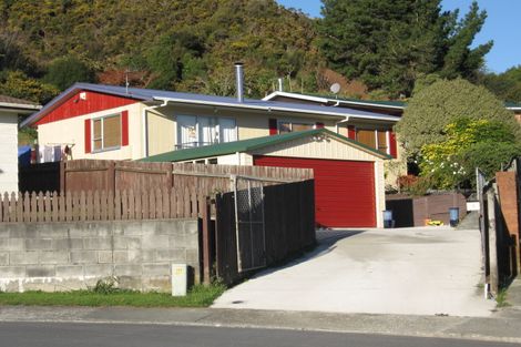 Photo of property in 9 Takanini Grove, Stokes Valley, Lower Hutt, 5019