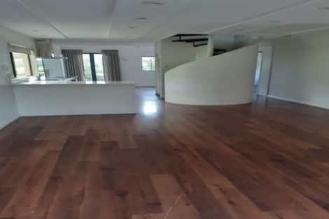 Photo of property in 87 Tawa Road, Kumeu, 0891