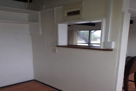 Photo of property in 140 Akaroa Drive, Maupuia, Wellington, 6022