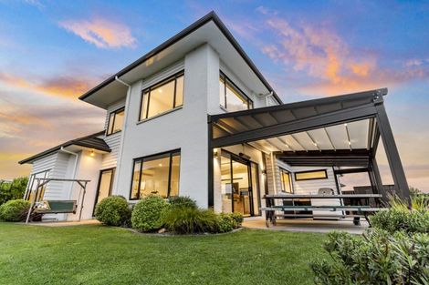 Photo of property in 69 Maka Terrace, Orewa, 0931