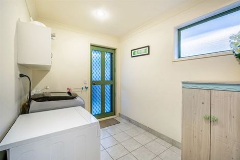 Photo of property in 32 Woodridge Avenue, Northcross, Auckland, 0630