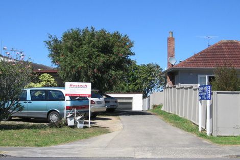 Photo of property in 1/198 Onewa Road, Birkenhead, Auckland, 0626