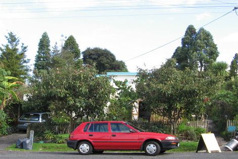 Photo of property in 35 Minnehaha Avenue, Titirangi, Auckland, 0604