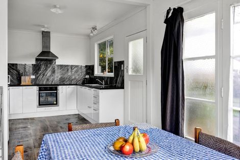 Photo of property in 11 Caplen Street, Hawera, 4610