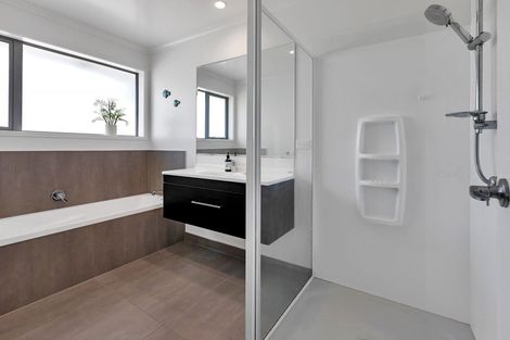 Photo of property in 10 Ngatiti Place, One Tree Point, 0118