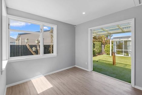 Photo of property in 18 Bideford Place, Dallington, Christchurch, 8061