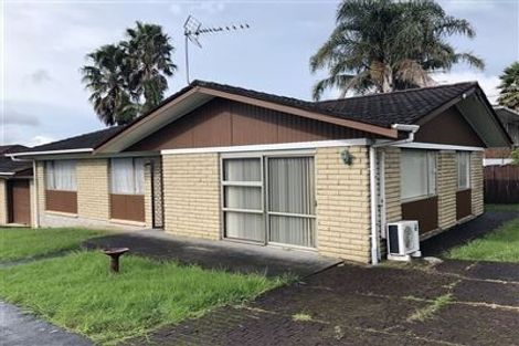 Photo of property in 1/4267 Great North Road, Glendene, Auckland, 0602