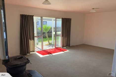 Photo of property in 5 Hinerau Street, Henderson, Auckland, 0612