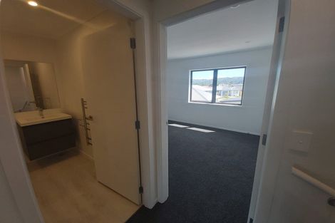 Photo of property in 8 Kauamo Close, Waiwhetu, Lower Hutt, 5010