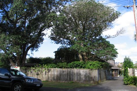 Photo of property in 2/11 Frieston Road, Milford, Auckland, 0620