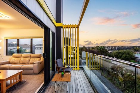 Photo of property in 4/43a Waimumu Road, Massey, Auckland, 0614