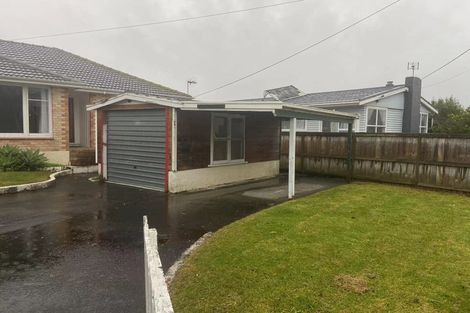 Photo of property in 2b Springbank Lane, Te Atatu Peninsula, Auckland, 0610