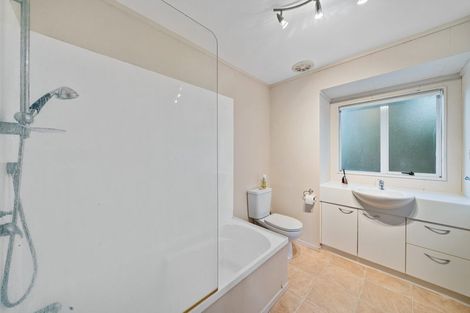 Photo of property in 2/10 Lyell Court, Clover Park, Auckland, 2019