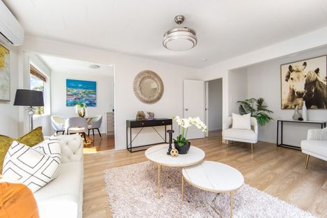 Photo of property in 90 Lantana Road, Green Bay, Auckland, 0604