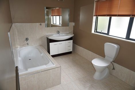 Photo of property in 404a East Tamaki Road, East Tamaki, Auckland, 2013