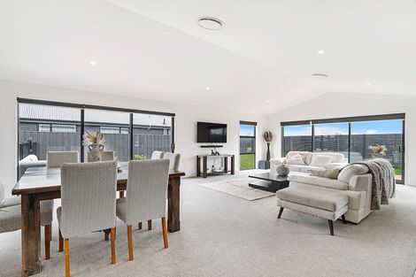 Photo of property in 17 Angus Place, Rangiora, 7400