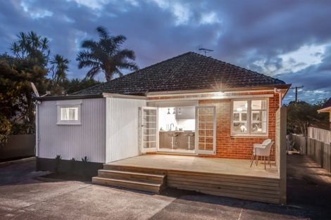 Photo of property in 51 Renfrew Avenue, Sandringham, Auckland, 1041