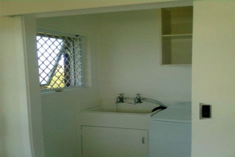 Photo of property in 1/15 Roberts Avenue, Bayswater, Auckland, 0622