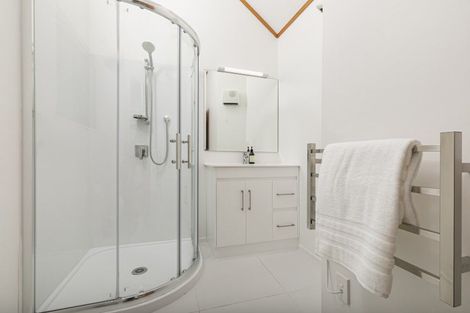 Photo of property in 1439 Old North Road, Helensville, 0875