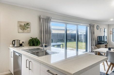 Photo of property in 38 Filmer Crescent, Wallaceville, Upper Hutt, 5018