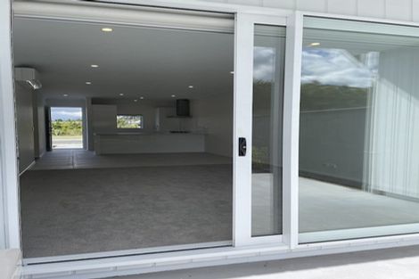 Photo of property in 38a Taikura Avenue, Red Beach, 0932