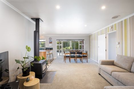 Photo of property in 16 Leon Place, Waitara, 4320