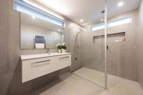 Photo of property in 2 Allen Road, Mount Wellington, Auckland, 1060