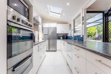 Photo of property in 15 Tiromoana Road, Raumati South, Paraparaumu, 5032