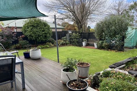 Photo of property in 21 Thornwood Place, Redwood, Christchurch, 8051