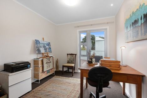 Photo of property in 15 Kowhai Street, Eastbourne, Lower Hutt, 5013