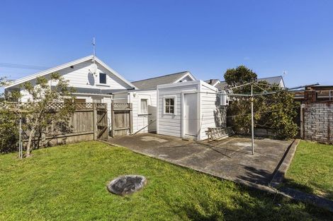 Photo of property in 100 Yule Street, Lyall Bay, Wellington, 6022