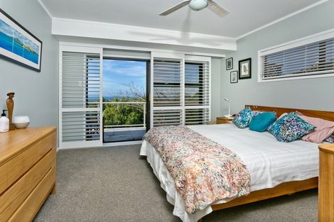 Photo of property in 128 Arran Road, Browns Bay, Auckland, 0630