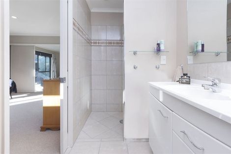 Photo of property in 4 Vaughan Way, Redwood, Christchurch, 8051