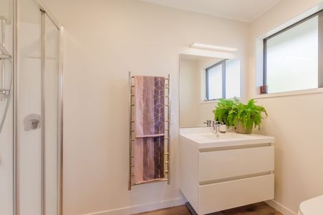 Photo of property in 76 Kapanui Road, Waikanae, 5036