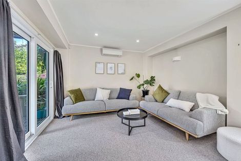 Photo of property in 38 Eugenia Rise, Totara Heights, Auckland, 2105