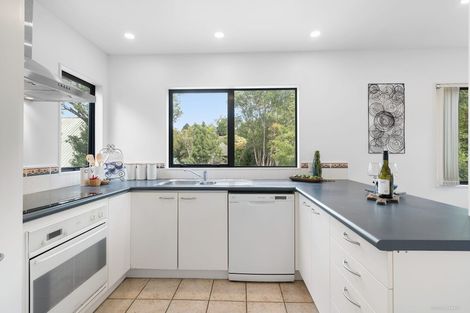 Photo of property in 15a Tallington Crescent, Torbay, Auckland, 0630