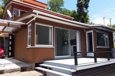 Photo of property in 2/64 Exmouth Road, Northcote, Auckland, 0627