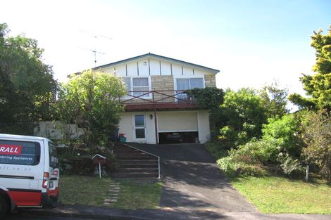 Photo of property in 8 Cypress Place, Sunnynook, Auckland, 0620