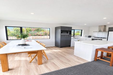 Photo of property in 8a Holden Avenue, Holdens Bay, Rotorua, 3010