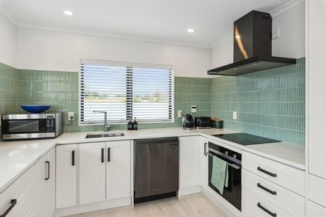 Photo of property in 36 Eruini Street, Waikanae Beach, Waikanae, 5036