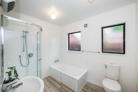Photo of property in 60a Aorangi Road, Paraparaumu, 5032