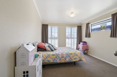 Photo of property in 33 Geneva Terrace, Kelvin Grove, Palmerston North, 4414