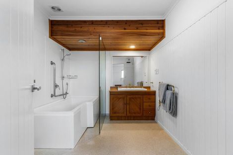 Photo of property in 150 Tirohanga Drive, Whangamata, 3620