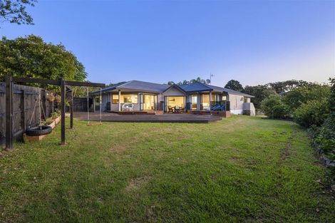Photo of property in 8 Almond Grove, Greenhithe, Auckland, 0632