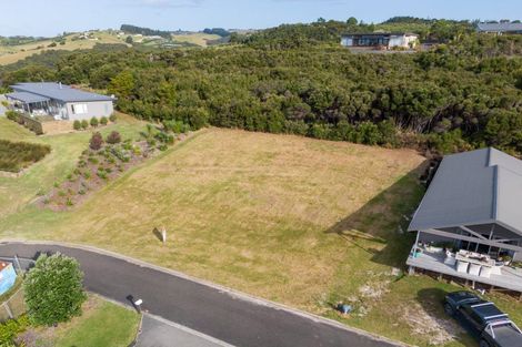 Photo of property in 14 Sunrise Place, Cable Bay, 0420