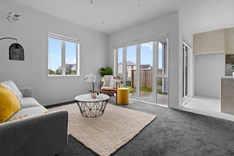 Photo of property in 2 Warbler Crescent, Papakura, 2110