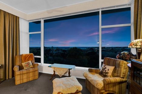 Photo of property in 335c Devon Street West, New Plymouth, 4310