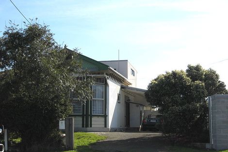 Photo of property in 2 Beach Road, Castlecliff, Whanganui, 4501
